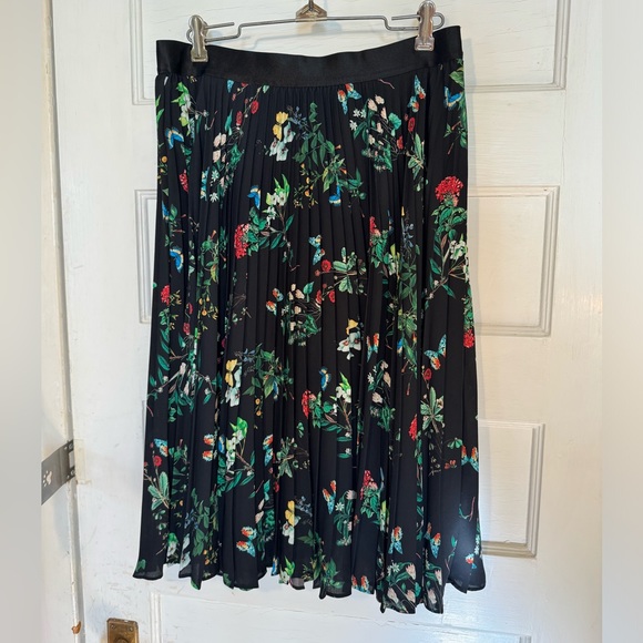 Black Pleated Express Knee Skirt with Floral and Butterfly Size M Medium - Picture 1 of 4